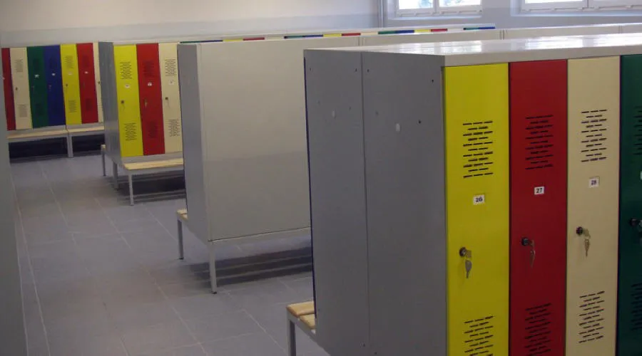 Fabrikant van verplaatsbare rekken, mobiele kasten, metalen magazijn kantoormeubilair, Polen